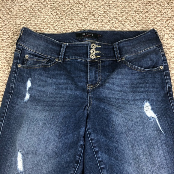 SOLD ❗️Torrid Distressed Jegging Capris Size 14 - Picture 2 of 8